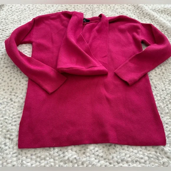 Tahari hoodie sweater size Xsmall - Picture 2 of 8